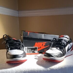 Nike Men's Black, White, and Red Sneakers